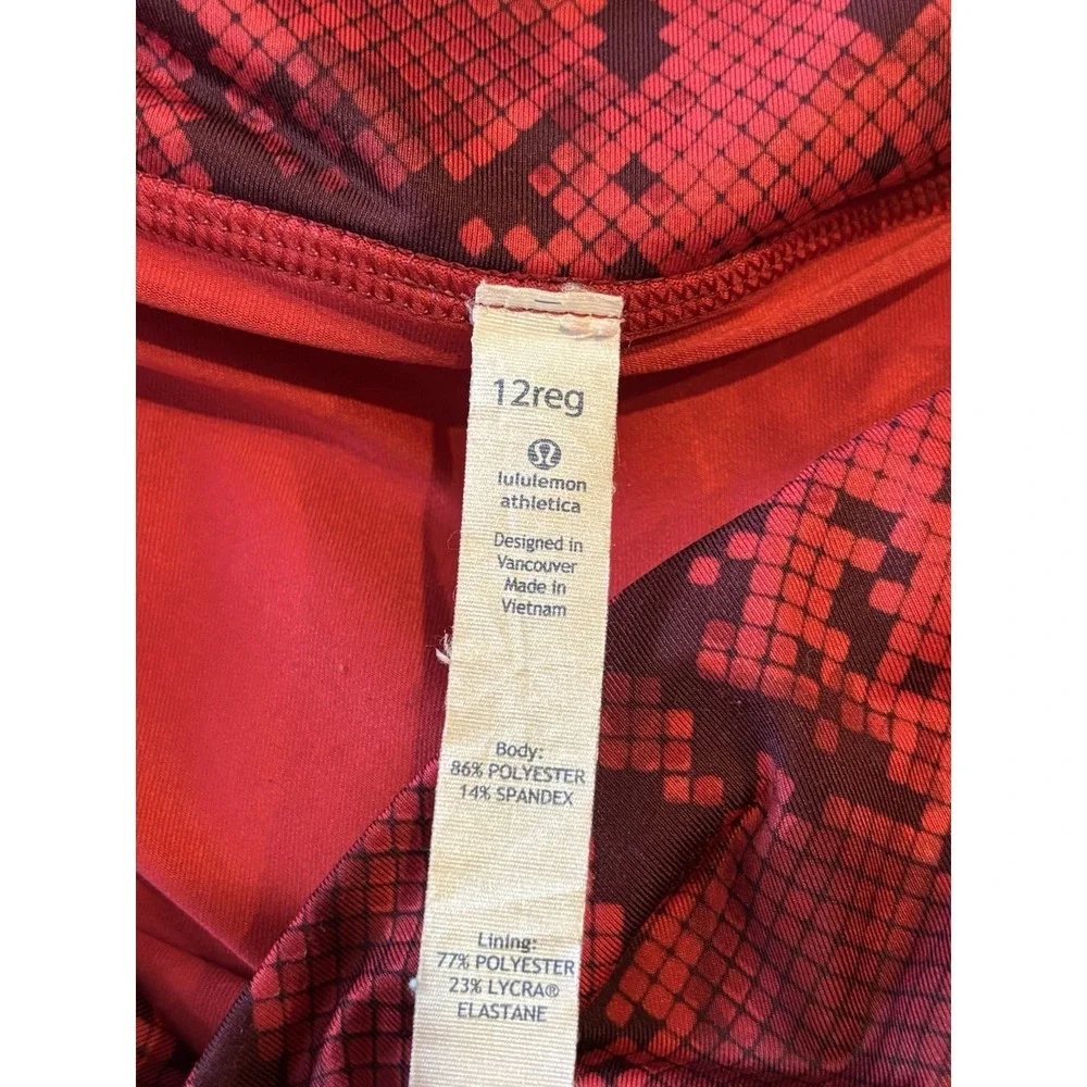 LULULEMON‎ Pace Rival Skirt Cranberry Red Snake Skin Size 12 Tennis Skort